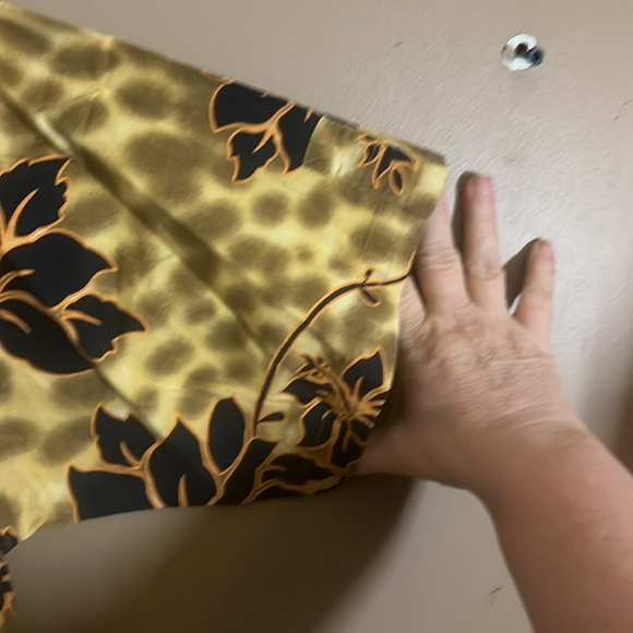 Cotton Hawaiian style dress shirt buttons. B6 - Picture 4 of 5